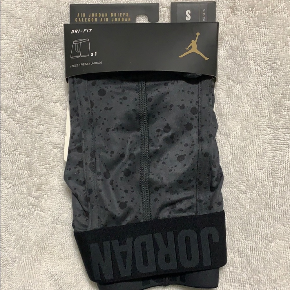 NWT Air Jordan Men’s Briefs (Splat B&G)